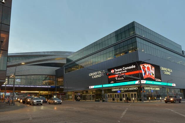 Ice hockey, Eishockey 2022 World Juniors Cancelled Due To COVID-19 Cases A general view of Rogers Place Arena following this afternoon Championship cancellation announcement. The 2022 World Juniors hockey tournament was cancelled Wednesday afternoon after multiple COVID-19 cases were found within the teams. On Wednesday, December 29, 2021, in Edmonton, Alberta, Canada. Edmonton Canada  Copyright: xArturxWidakx originalFilename:widak-icehocke211229_npb9y.jpg