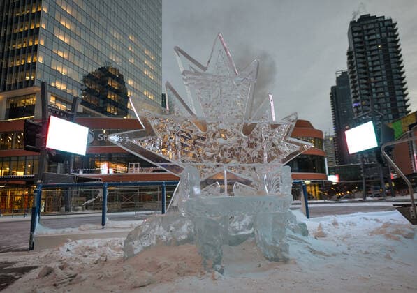 Sport Themen der Woche KW52 Sport Bilder des Tages Ice hockey, Eishockey 2022 World Juniors Cancelled Due To COVID-19 Cases A view of the empty venue outside Rogers Place Arena following this afternoon Championship cancellation announcement. The 2022 World Juniors hockey tournament was cancelled Wednesday afternoon after multiple COVID-19 cases were found within the teams. On Wednesday, December 29, 2021, in Edmonton, Alberta, Canada. Edmonton Canada  Copyright: xArturxWidakx originalFilename:widak-icehocke211229_np6Pg.jpg