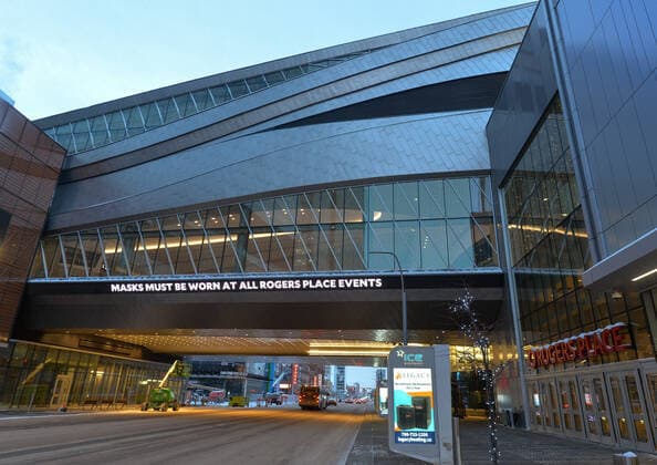 Ice hockey, Eishockey 2022 World Juniors Cancelled Due To COVID-19 Cases A general view of Rogers Place Arena following this afternoon Championship cancellation announcement. The 2022 World Juniors hockey tournament was cancelled Wednesday afternoon after multiple COVID-19 cases were found within the teams. On Wednesday, December 29, 2021, in Edmonton, Alberta, Canada. Edmonton Canada  Copyright: xArturxWidakx originalFilename:widak-icehocke211229_npQJg.jpg