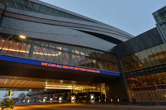 Ice hockey, Eishockey 2022 World Juniors Cancelled Due To COVID-19 Cases A general view of Rogers Place Arena following this afternoon Championship cancellation announcement. The 2022 World Juniors hockey tournament was cancelled Wednesday afternoon after multiple COVID-19 cases were found within the teams. On Wednesday, December 29, 2021, in Edmonton, Alberta, Canada. Edmonton Canada  Copyright: xArturxWidakx originalFilename:widak-icehocke211229_npz9g.jpg