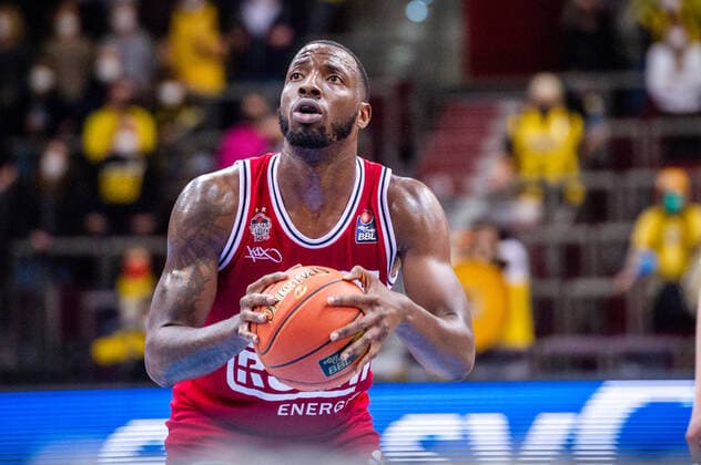 Jalon Demarco Miller JobStairs Giessen 46ers 15 at the BBL match MHP Riesen Ludwigsburg JobStairs Giessen 46ers on 29 12 2021 in Ludwigsburg MHPArena Germany Ludwigsburg 29 12 21 Basketball , 29 12 2021, Ludwigsburg Germany xpxsdx