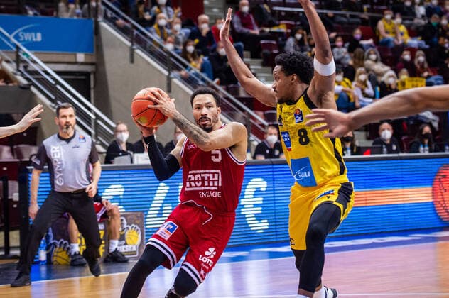 Kyan Anderson JobStairs Giessen 46ers 5 James Woodard MHP RIESEN Ludwigsburg 8 at the BBL game MHP Riesen Ludwigsburg JobStairs Giessen 46ers on 29 12 2021 in Ludwigsburg MHPArena Germany Ludwigsburg 29 12 21 Basketball , 29 12 2021, Ludwigsburg Germany xpxsdx