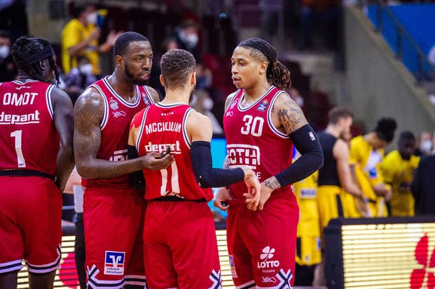 Timeric Dejaun Williams JR JobStairs Giessen 46ers 30 Jalen Tate JobStairs Giessen 46ers 11 at the BBL game MHP Riesen Ludwigsburg JobStairs Giessen 46ers on 29 12 2021 in Ludwigsburg MHPArena Germany Ludwigsburg 29 12 21 Basketball , 29 12 2021, Ludwigsburg Germany xpxsdx