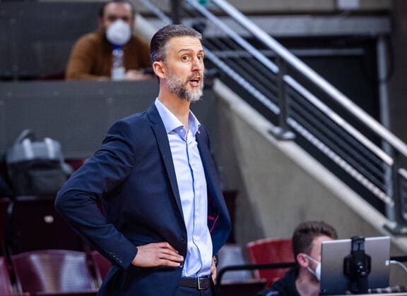Pete Strobl Headcoach JobStairs Giessen 46ers at the BBL game MHP Riesen Ludwigsburg JobStairs Giessen 46ers on 29 12 2021 in Ludwigsburg MHPArena Germany Ludwigsburg 29 12 21 Basketball , 29 12 2021, Ludwigsburg Germany xpxsdx