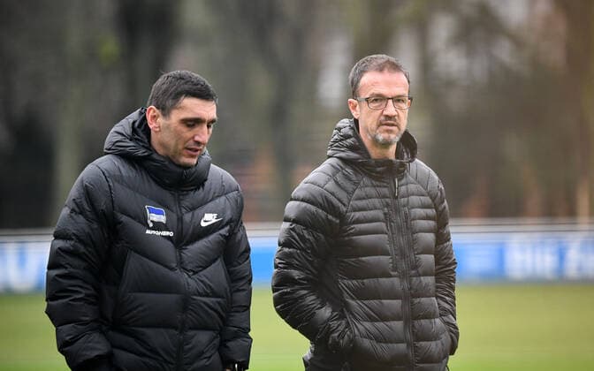 Football, men, 2021 2022 season, Hertha BSC, training, v l coach Tayfun Korkut Hertha BSC , managing director sport Fredi Bobic Hertha BSC , 30 12 2021, Copyright: xSebastianxRäppold MatthiasxKochx