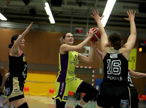 GSD zje123 Basketball Bundesliga Women Medical Instinct Violets BG74 TK Hannover Luchse Göttingens Kristyna Barabencova on the ball against Hannovers Helena Eckerle