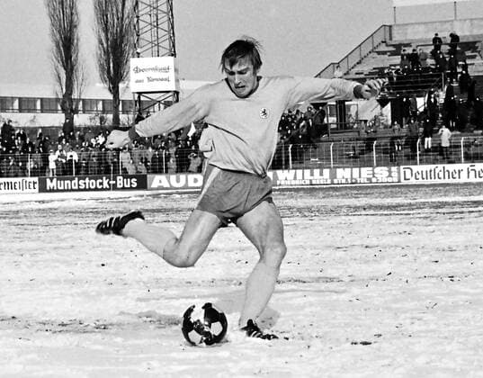 From 1 BL Bundesliga Eintracht Braunschweig light jersey 1 FC Köln on 11 03 1972 in the Eintracht stadium In the photo BS player Peter Kaack