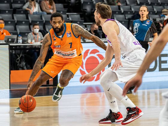 Sindarius Thornwell Ratiopharm Ulm, 07 with speed, Ratiopharm Ulm vs BG Goettingen, easycredit 1 Bundesliga, Basketball, Men, 30 12 2021 Ratiopharm Ulm vs BG Goettingen, easycredit 1 Bundesliga, Basketball, Men, 30 12 2021 New Ulm Copyright: xMichaelxSchmidt Eibner-Pressefotx EP_MST