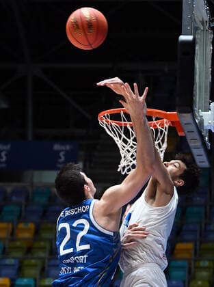30 12 2021, xjhx, Basketball BBL Bundesliga, Frankfurt Skyliners MLP Academics Heidelberg emspor, v l Brooks DeBisschop Fraport Skyliners Frankfurt , Brekkott Chapman MLP Academics Heidelberg Frankfurt am Main.