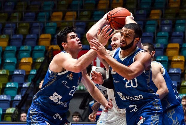 30 12 2021, xjhx, Basketball BBL Bundesliga, Frankfurt Skyliners MLP Academics Heidelberg emspor, v l Brooks DeBisschop Fraport Skyliners Frankfurt , Max Ugrai MLP Academics Heidelberg , Rasheed Moore Fraport Skyliners Frankfurt Frankfurt am Main.