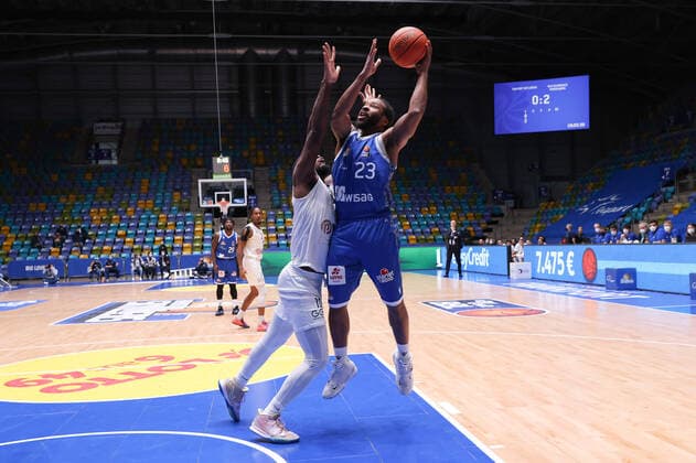 Fraport Skyliners MLP Academics Heidelberg, easyCredit BBL Quantez Robertson Fraport Skyliners, 23 vs Kelvin Martin Heidelberg, 10 easyCredit BBL basketball match between Fraport Skyliners and MLP Academics Heidelberg on 30 December 2021 at Ballsporthalle in Frankfurt am Main , Frankfurt am Main Hesse Germany Ballsporthalle