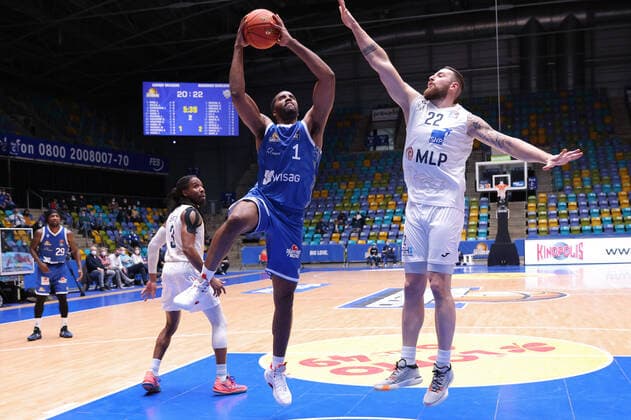Fraport Skyliners MLP Academics Heidelberg, easyCredit BBL Jamel McLean Fraport Skyliners, 1 vs Phillipp Heyden Heidelberg, 22 easyCredit BBL basketball match between Fraport Skyliners and MLP Academics Heidelberg on 30 December 2021 at Ballsporthalle in Frankfurt am Main , Frankfurt am Main Hesse Germany Ballsporthalle