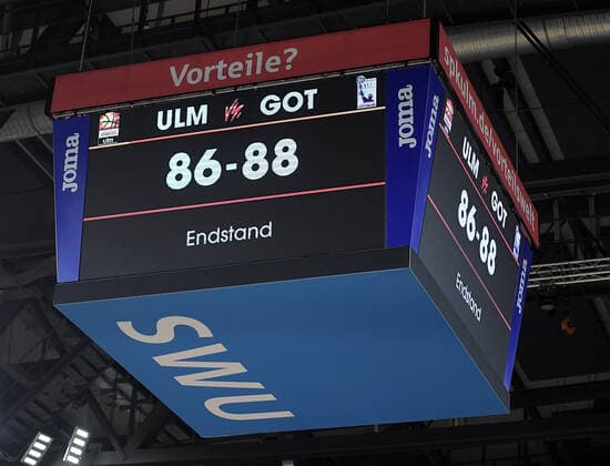 30 12 2021, xemx, Basketball BBL, rathiopharm Ulm BG Goettingen emspor, v l end-of-game scoreboard Ulm.