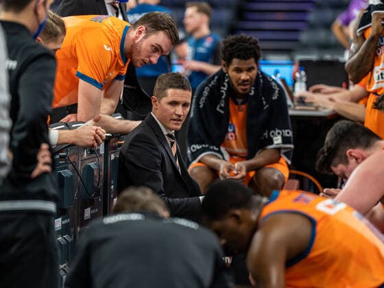 Jaka Lakovic Ratiopharm Ulm, head coach during a timeout speech, Ratiopharm Ulm vs BG Goettingen, easycredit 1 Bundesliga, Basketball, Men, 30 12 2021 Ratiopharm Ulm vs BG Goettingen, easycredit 1 Bundesliga, Basketball, Men, 30 12 2021 Neu Ulm Copyright: xMichaelxSchmidt Eibner-Pressefotx EP_MST