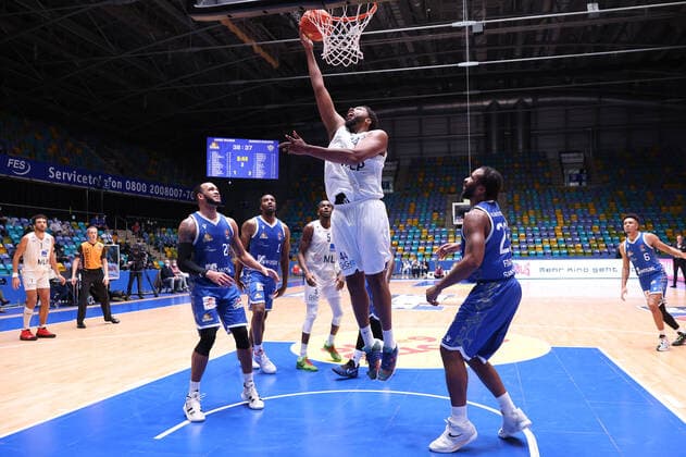 Fraport Skyliners MLP Academics Heidelberg, easyCredit BBL basket by Keith Wright Heidelberg, 44 Basketball match of the easyCredit BBL between Fraport Skyliners and MLP Academics Heidelberg on 30 December 2021 at Ballsporthalle in Frankfurt am Main , Frankfurt am Main Hesse Germany Ballsporthalle