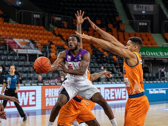 Kamar Baldwin BG Goettingen, 44 under the basket, Ratiopharm Ulm vs BG Goettingen, easycredit 1 Bundesliga, basketball, men, 30 12 2021 Ratiopharm Ulm vs BG Goettingen, easycredit 1 Bundesliga, basketball, men, 30 12 2021 New Ulm Copyright: xMichaelxSchmidt Eibner-Pressefotx EP_MST