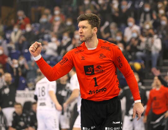 Photo cheering goalkeeper Niklas Landin Jacobsen Kiel Handball Men on 22 12 2021 1 Liga THW Kiel TVB Stuttgart