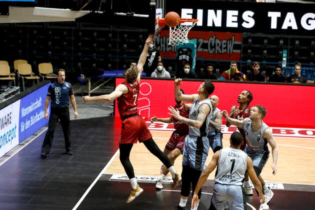 30 12 2021, easyCredit Basketball Bundesliga, BBL, 2021 2022 season, men, Chemnitz Niners HAKRO Merlins Crailsheim Jonas Richter, Niners Chemnitz Chemnitz Fair Chemnitz Saxony Germany