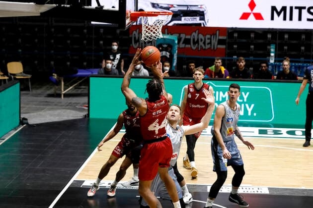 30 12 2021, easyCredit Basketball Bundesliga, BBL, 2021 2022 season, men, Chemnitz Niners HAKRO Merlins Crailsheim Darion Atkins, Niners Chemnitz Chemnitz Fair Chemnitz Saxony Germany