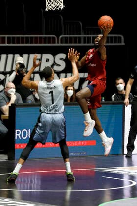 30 12 2021, easyCredit Basketball Bundesliga, BBL, 2021 2022 season, men, Chemnitz Niners HAKRO Merlins Crailsheim Jaren Lewis, HAKRO Merlins Crailsheim, Frantz Massenat, Niners Chemnitz Chemnitz Fair Chemnitz Saxony Germany