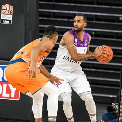 GER, BBL, ratiopharm ulm vs BG Göttingen Goettingen 30 12 2021, ratiopharm arena, Neu Ulm, GER, BBL, ratiopharm ulm vs BG Göttingen Goettingen, pictured, Akeem Vargas Goettingen, 8. nordphotoxGmbHx xHafner nph00200
