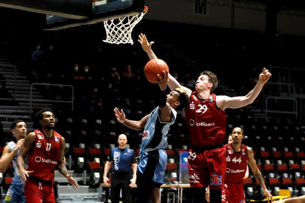30 12 2021, easyCredit Basketball Bundesliga, BBL, 2021 2022 season, mens, Chemnitz Niners HAKRO Merlins Crailsheim T J Shorts, HAKRO Merlins Crailsheim, Mindaugas Susinskas, Niners Chemnitz Chemnitz Messe Chemnitz Sachsen Germany