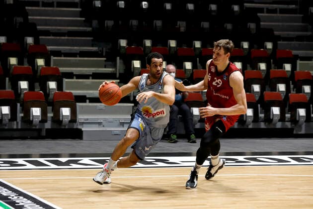 30 12 2021, easyCredit Basketball Bundesliga, BBL, 2021 2022 season, men, Chemnitz Niners HAKRO Merlins Crailsheim Elias Lasisi, HAKRO Merlins Crailsheim, Mindaugas Susinskas, Niners Chemnitz Chemnitz Fair Chemnitz Saxony Germany