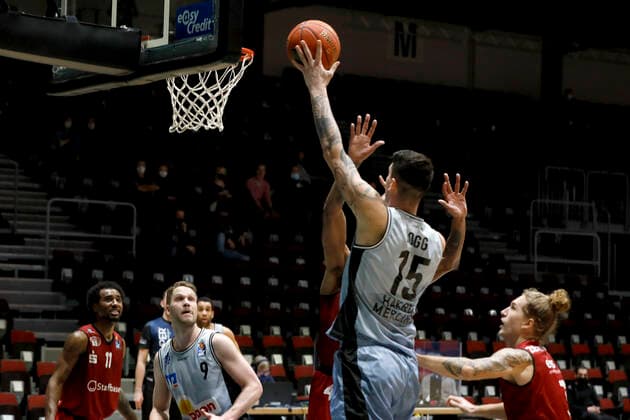 30 12 2021, easyCredit Basketball Bundesliga, BBL, 2021 2022 season, men, Chemnitz Niners HAKRO Merlins Crailsheim Bogdan Radosavljevic, HAKRO Merlins Crailsheim Chemnitz Fair Chemnitz Saxony Germany