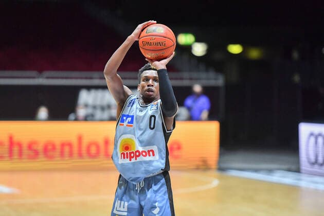 Chemnitz, Germany 30 December 2021 1 BBL 2021 2022 Niners Chemnitz vs Hakro Merlins Crailsheim free throw by T J Shorts II Crailsheim Fair Chemnitz Saxony Copyright: xFotostandx xDostmannx