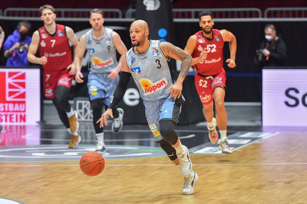 Chemnitz, Germany 30 December 2021 1 BBL 2021 2022 Niners Chemnitz vs Hakro Merlins Crailsheim Maurice Stuckey Crailsheim Messe Chemnitz Sachsen Copyright: xFotostandx xDostmannx