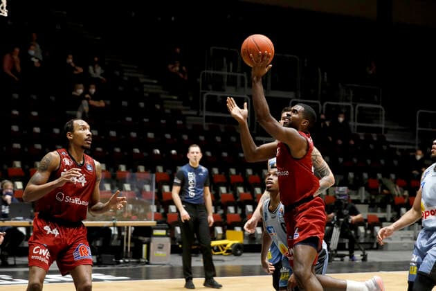 30 12 2021, easyCredit Basketball Bundesliga, BBL, 2021 2022 season, men, Chemnitz Niners HAKRO Merlins Crailsheim Frantz Massenat, Niners Chemnitz Chemnitz Fair Chemnitz Saxony Germany
