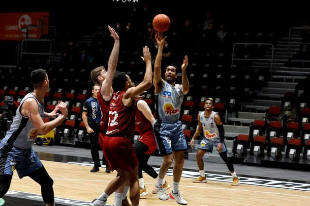 30 12 2021, easyCredit Basketball Bundesliga, BBL, 2021 2022 season, men, Chemnitz Niners HAKRO Merlins Crailsheim Elias Lasisi, HAKRO Merlins Crailsheim Chemnitz Fair Chemnitz Saxony Germany
