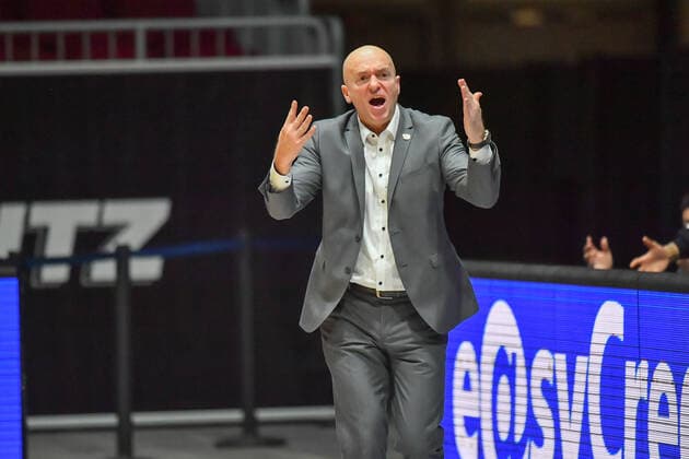 Chemnitz, Germany 30 December 2021 1 BBL 2021 2022 Niners Chemnitz vs Hakro Merlins Crailsheim coach Rodrigo Pastore Chemnitz Fair Chemnitz Saxony Copyright: xFotostandx xDostmannx