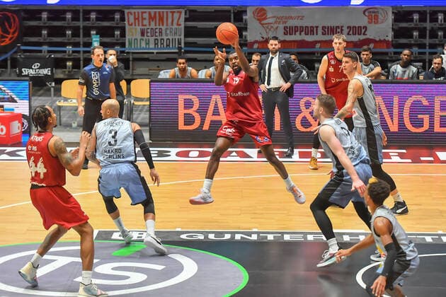 Chemnitz, Germany 30 December 2021 1 BBL 2021 2022 Niners Chemnitz vs Hakro Merlins Crailsheim Frantz Massenat Chemnitz Messe Chemnitz Sachsen Copyright: xFotostandx xDostmannx