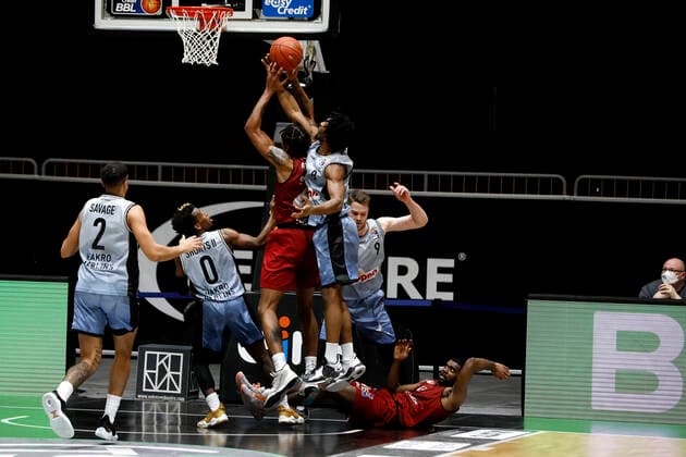 30 12 2021, easyCredit Basketball Bundesliga, BBL, 2021 2022 season, men, Chemnitz Niners HAKRO Merlins Crailsheim Darion Atkins, Niners Chemnitz, Terrell Harris, HAKRO Merlins Crailsheim Chemnitz Fair Chemnitz Saxony Germany
