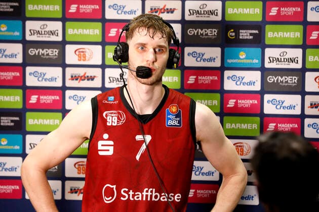 30 12 2021, easyCredit Basketball Bundesliga, BBL, 2021 2022 season, men, Chemnitz Niners HAKRO Merlins Crailsheim Jonas Richter, Niners Chemnitz during interview Chemnitz Messe Chemnitz Sachsen Germany