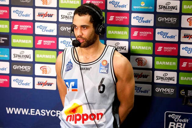 30 12 2021, easyCredit Basketball Bundesliga, BBL, 2021 2022 season, men, Chemnitz Niners HAKRO Merlins Crailsheim Elias Lasisi, HAKRO Merlins Crailsheim during interview Chemnitz Messe Chemnitz Sachsen Germany