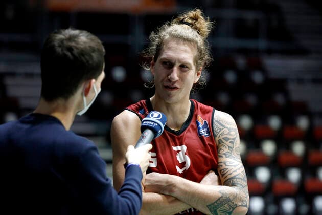 30 12 2021, easyCredit Basketball Bundesliga, BBL, 2021 2022 season, men, Chemnitz Niners HAKRO Merlins Crailsheim Malte Ziegenhagen, Niners Chemnitz during interview Chemnitz Messe Chemnitz Sachsen Germany