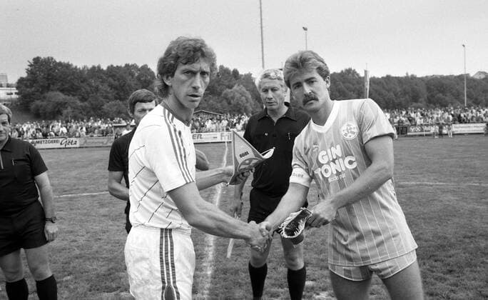 18 07 86 Stuttgarter Kickers Hamburger SV Germany, Stuttgart, 18 07 1986, Football, 2 Bundesliga, Test match, Stuttgarter Kickers Hamburger SV v l Ditmar Jakobs HSV , Dieter Finke Stuttgarter Kickers