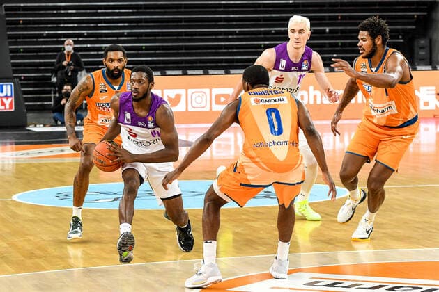 GER, BBL, ratiopharm ulm vs BG Göttingen Goettingen 30 12 2021, ratiopharm arena, Neu Ulm, GER, BBL, ratiopharm ulm vs BG Göttingen Goettingen, pictured Kamar Baldwin Goettingen, 44 , Semaj Christon Ulm, 0 , Cristiano Felicio Ulm, 1 nordphotoxGmbHx xHafner nph00200