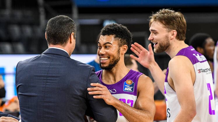 GER, BBL, ratiopharm ulm vs BG Göttingen Goettingen 30 12 2021, ratiopharm arena, Neu Ulm, GER, BBL, ratiopharm ulm vs BG Göttingen Goettingen, pictured Roel Moors Goettingen and Stephen Brown Jr Goettingen, 22 , Jake Toolson Goettingen, 2 , after end of game. nordphotoxGmbHx xHafner nph00200