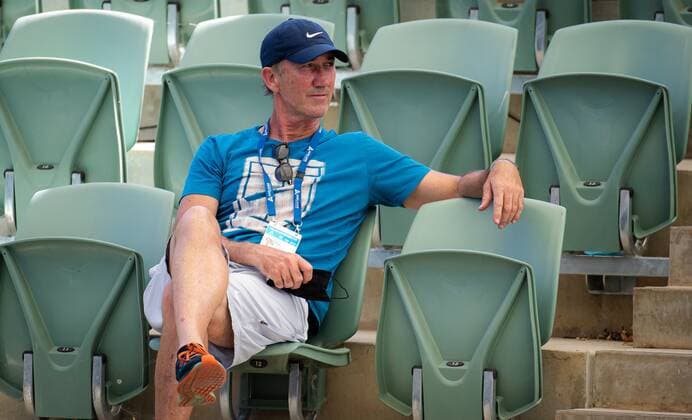 Mandatory Credit: Photo by Rob Prange Shutterstock (12674441z) Darren Cahill during practice ahead of the 2022 Adelaide International WTA, Tennis Damen 500 tennis tournament 2022 Adelaide International Pre-Tournament - 31 Dec 2021 2022 Adelaide International Pre-Tournament - 31 Dec 2021  Copyright: xRobxPrange Shutterstockx 12674441z
