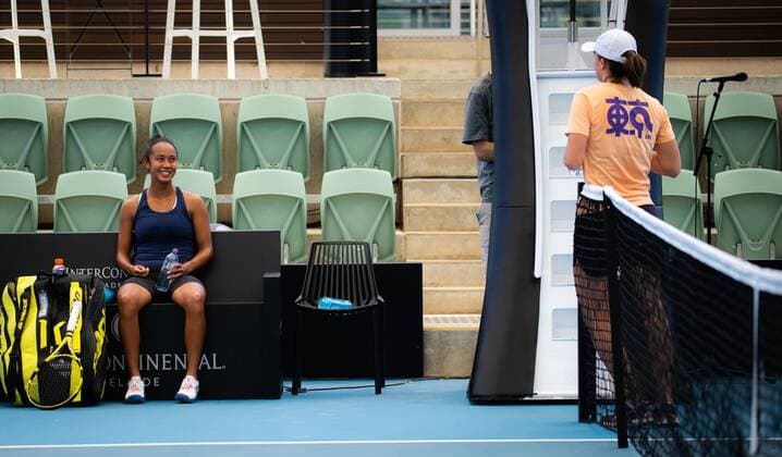 Mandatory Credit: Photo by Rob Prange Shutterstock (12674441ap) Leylah Fernandez of Canada & Iga Swiatek of Poland during practice ahead of the 2022 Adelaide International WTA, Tennis Damen 500 tennis tournament 2022 Adelaide International Pre-Tournament - 31 Dec 2021 2022 Adelaide International Pre-Tournament - 31 Dec 2021  Copyright: xRobxPrange Shutterstockx 12674441ap