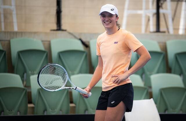 Mandatory Credit: Photo by Rob Prange Shutterstock (12674441aq) Iga Swiatek of Poland during practice ahead of the 2022 Adelaide International WTA, Tennis Damen 500 tennis tournament 2022 Adelaide International Pre-Tournament - 31 Dec 2021 2022 Adelaide International Pre-Tournament - 31 Dec 2021  Copyright: xRobxPrange Shutterstockx 12674441aq