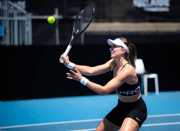 Mandatory Credit: Photo by Rob Prange Shutterstock (12674441bk) Paula Badosa of Spain during practice ahead of the 2022 Adelaide International WTA, Tennis Damen 500 tennis tournament 2022 Adelaide International Pre-Tournament - 31 Dec 2021 2022 Adelaide International Pre-Tournament - 31 Dec 2021  Copyright: xRobxPrange Shutterstockx 12674441bk