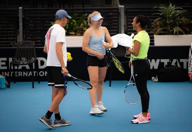 Mandatory Credit: Photo by Rob Prange Shutterstock (12674441bn) Daria Saville of Australia & Heather Watson of Great Britain during practice ahead of the 2022 Adelaide International WTA, Tennis Damen 500 tennis tournament 2022 Adelaide International Pre-Tournament - 31 Dec 2021 2022 Adelaide International Pre-Tournament - 31 Dec 2021  Copyright: xRobxPrange Shutterstockx 12674441bn