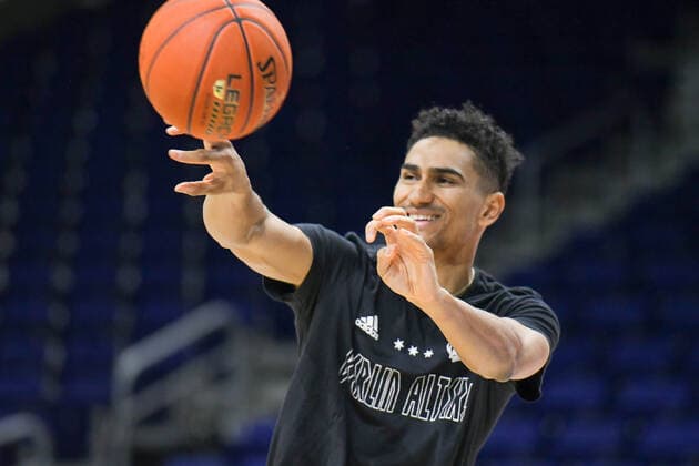 31 12 2021, xlakx, Basketball BBL Bundesliga, Alba Berlin s Oliver Würzburg emspor, v l Maodo Lo Alba Berlin No 0 Berlin