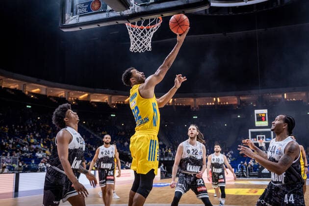 Basketball Berlin 31 12 2021 Season 2021 2022 easyCredit BBL 1 Bundesliga Alba Berlin s Oliver Würzburg Johannes Thiemann Alba Berlin, No 32