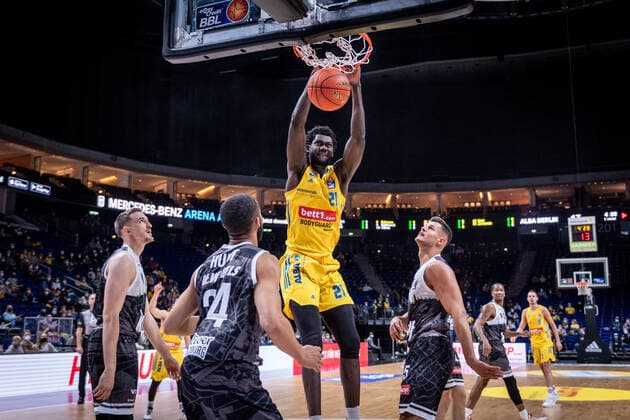 Basketball Berlin 31 12 2021 Season 2021 2022 easyCredit BBL 1 Bundesliga Alba Berlin s Oliver Würzburg Christ Koumadje Alba Berlin, No 21 Filip Stanic Würzburg, No 65 Cameron Hunt Würzburg, No 24