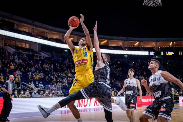 Basketball Berlin 31 12 2021 Season 2021 2022 easyCredit BBL 1 Bundesliga Alba Berlin s Oliver Würzburg Louis Olinde Alba Berlin, No 19